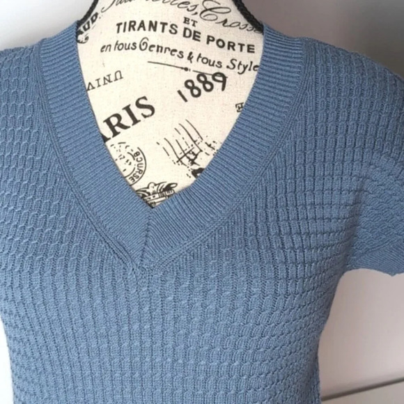 MARLED | Women's Chins Blue Short Sleeved V-Neck Knitted Sweater - Picture 2 of 4